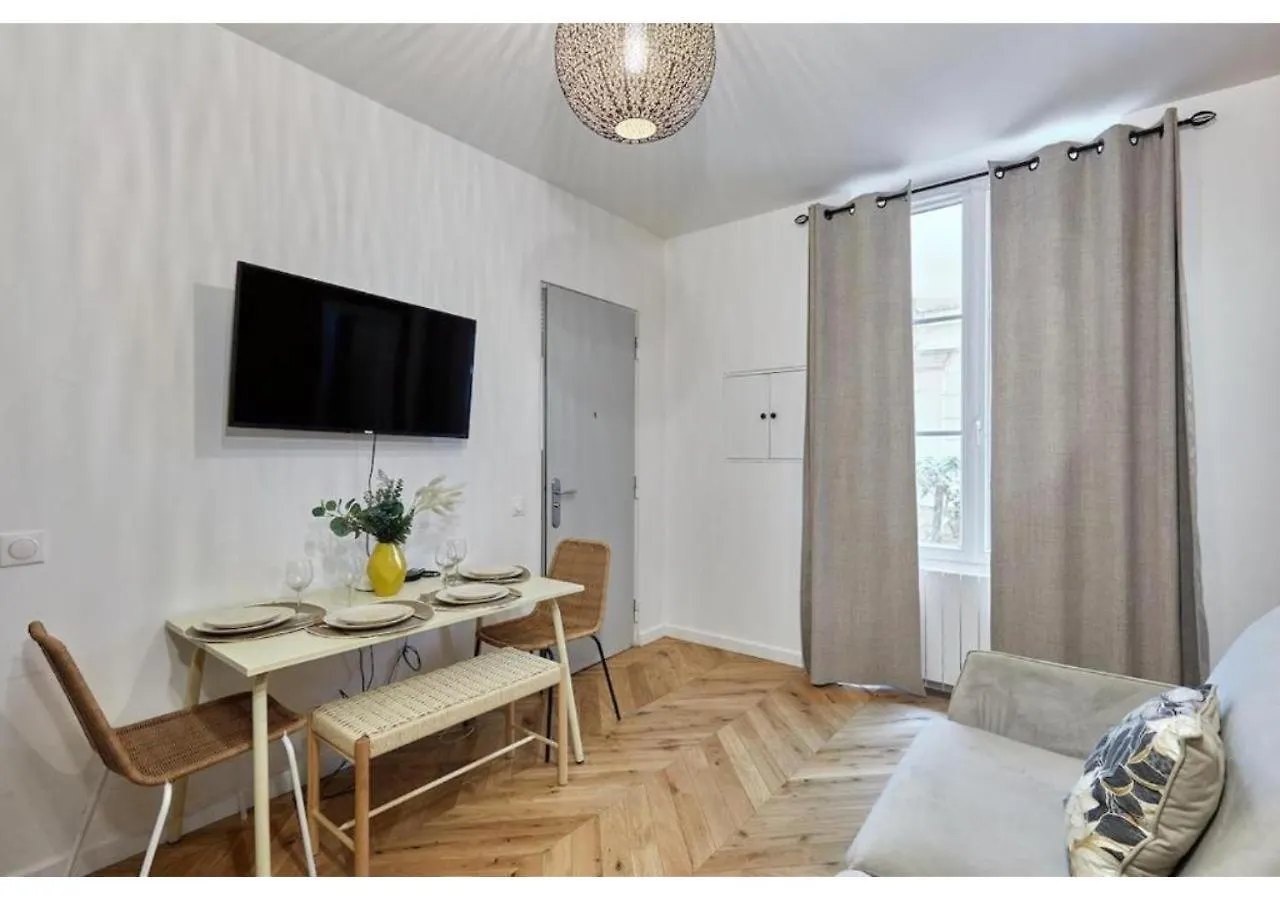 Apartment Montmartre By Studio Prestige Paris