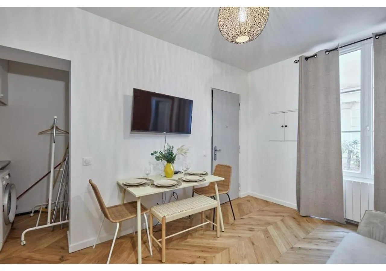 Apartment Montmartre By Studio Prestige Paris France